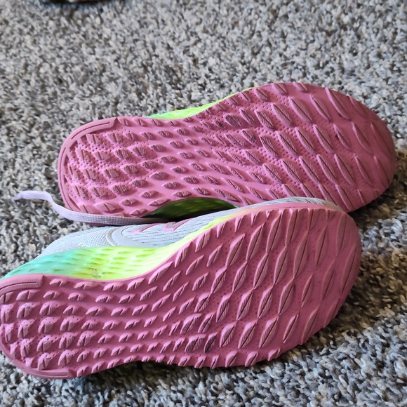 Girls size 12.5 new balance fresh foam sneakers - Picture 3 of 9